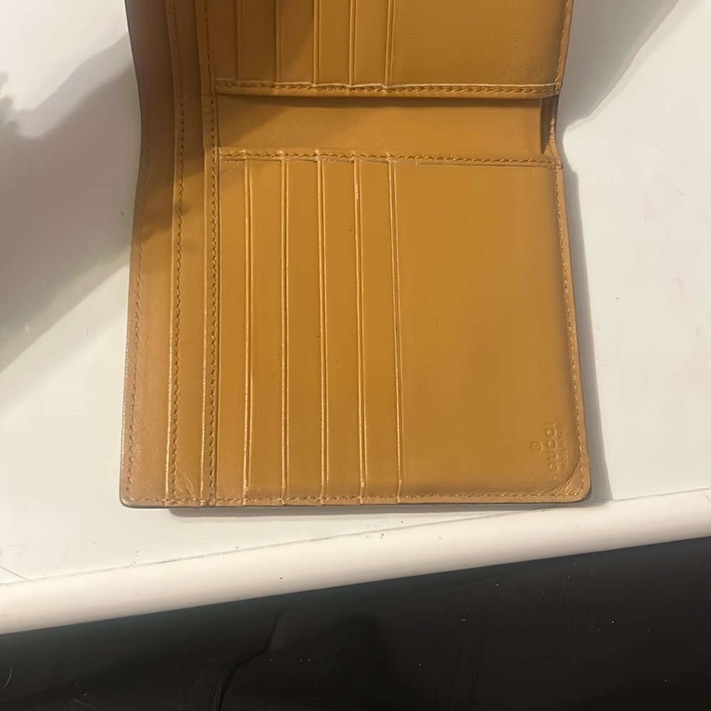 Gucci Brown Monogram Wallet with Iconic GG Pattern - Picture 4 of 9